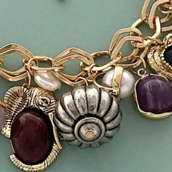 Elegant Women's Faux Pearl & Gem Animal Shape Unique necklace - Picture 4 of 4